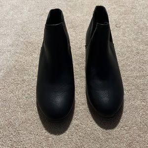 Black boots never worn
